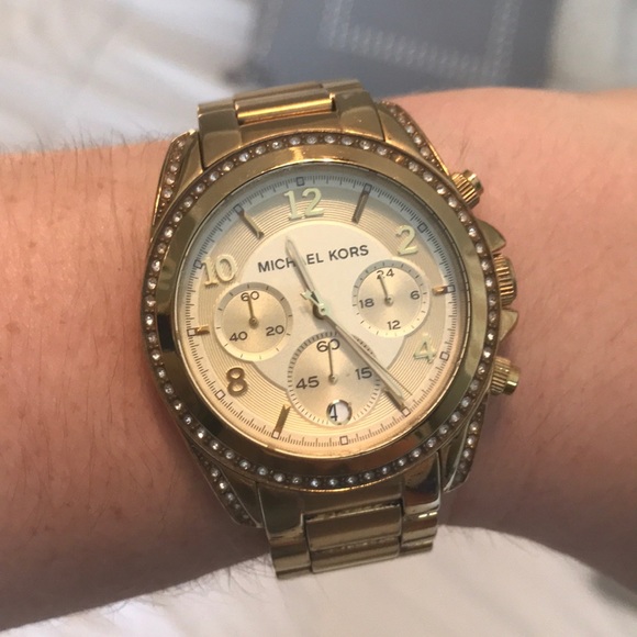 Michael Kors gold watch. - Picture 3 of 4